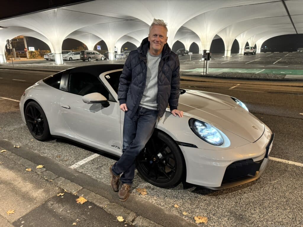 Eslebedasauto Porsche 911 Targa 4 GTS T-Hybrid und Motorredakteur Gerhard Brunnbauer