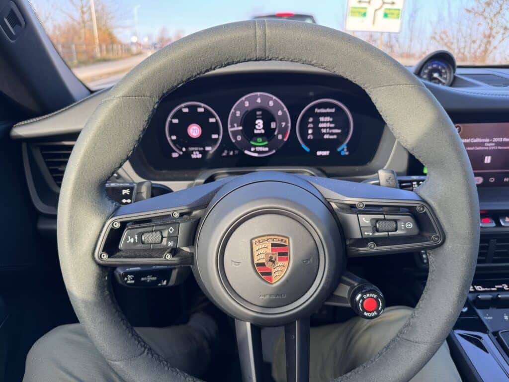 Eslebedasauto Porsche 911 Targa 4 GTS T-Hybrid Cockpit