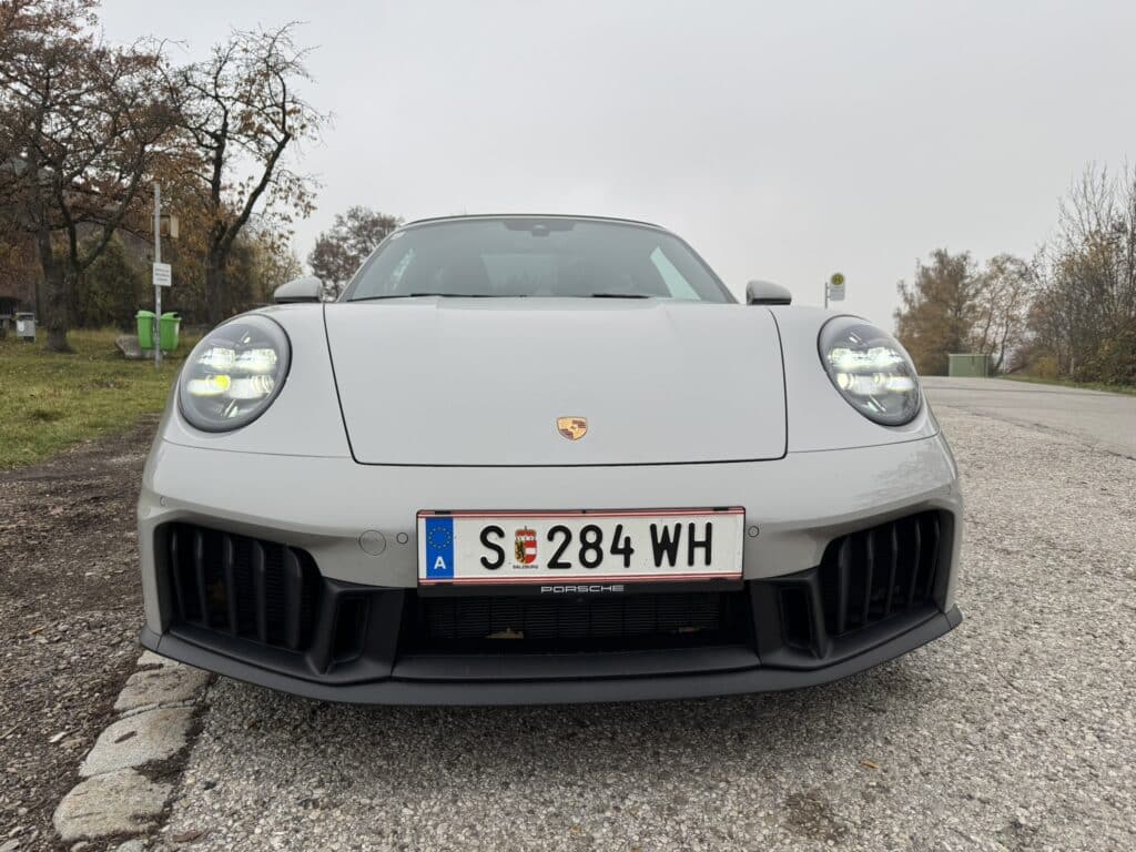 Eslebedasauto Porsche 911 Targa 4 GTS T-Hybrid Front