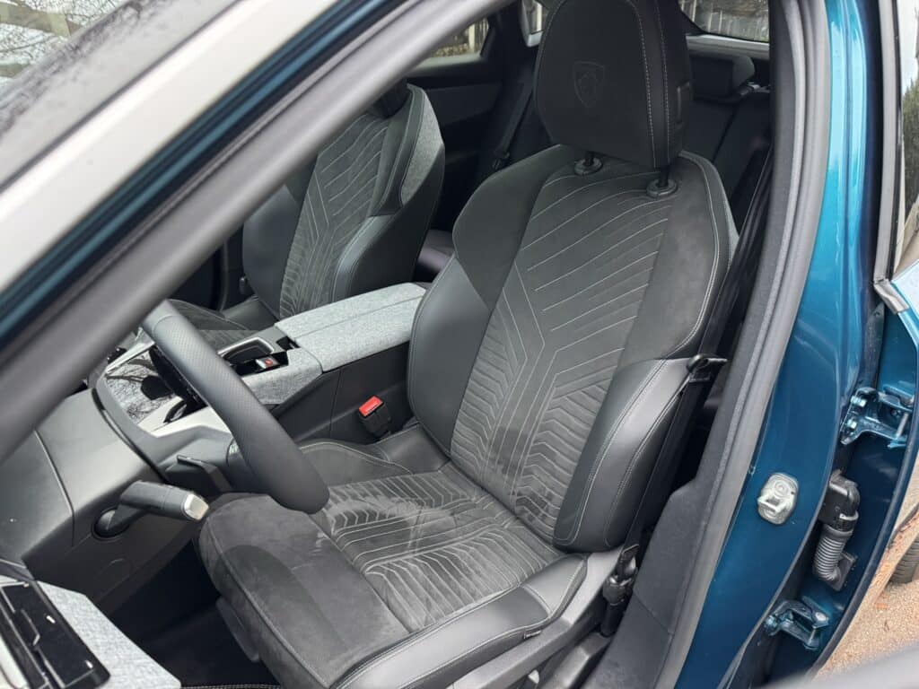 Peugeot E-3008 AWD Test Eslebedasauto.at