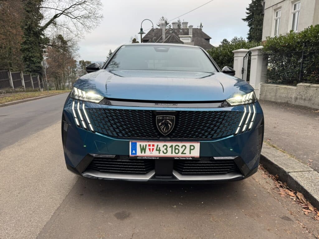 Peugeot E-3008 AWD Test Eslebedasauto.at