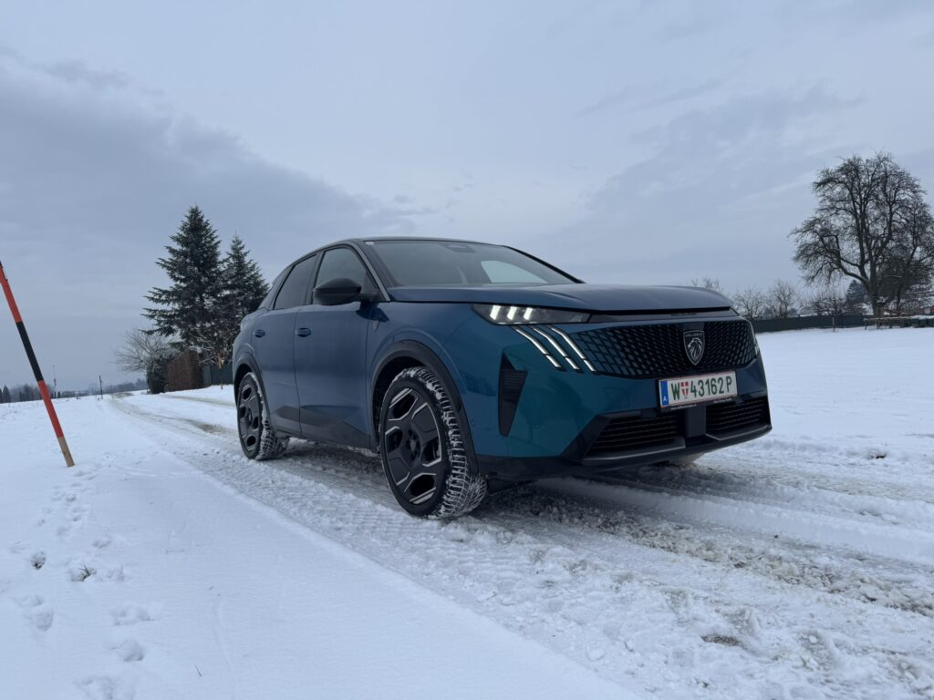 Peugeot E-3008 AWD Test Eslebedasauto.at